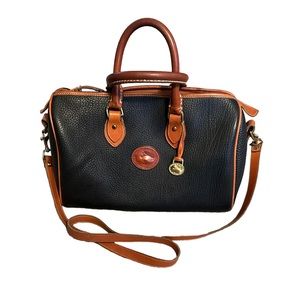 EUC Dooney & Bourke Classic Vintage Bag